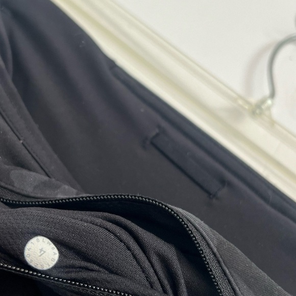 Lululemon Pace Rival Crop *22"
Incognito Camo Multi Grey / Black Size 4 - Picture 5 of 6